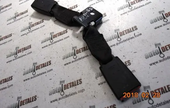 Toyota Avensis T220 Rear seatbelt buckle