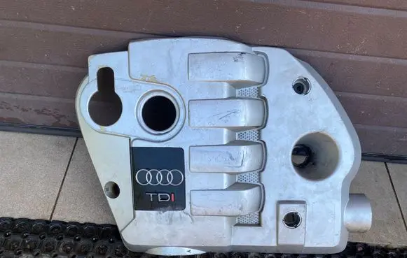 Engine cover (trim)