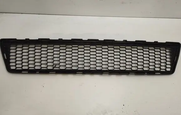 Toyota Verso Front bumper lower grill 531120F040