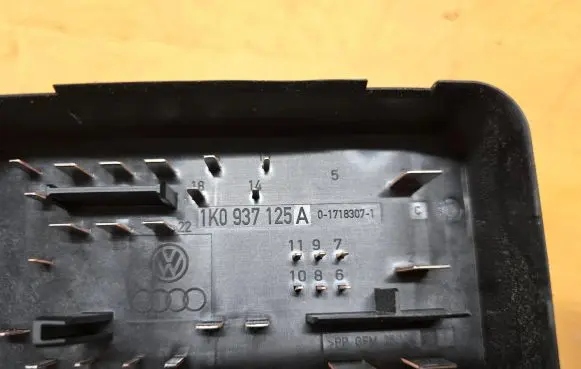 Volkswagen Caddy Fuse module 1K0937125A 017183071 0832686081