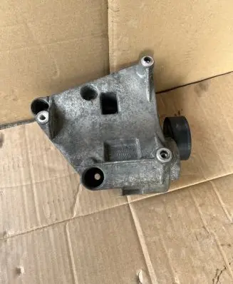 BMW 3 E46 A/C compressor mount bracket 7512556