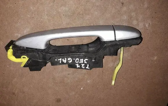 Toyota Avensis T270 Front door exterior handle