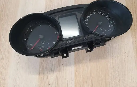 Volkswagen Polo V 6R Speedometer (instrument cluster) 6C0920741B