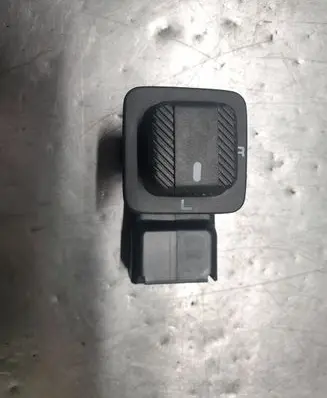 Volkswagen Transporter - Caravelle T4 Wing mirror switch 701959565