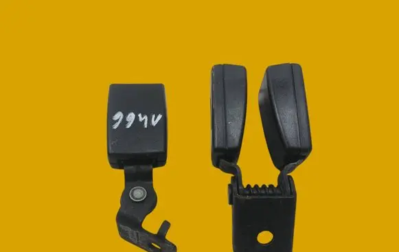 Opel Astra J Front seatbelt buckle