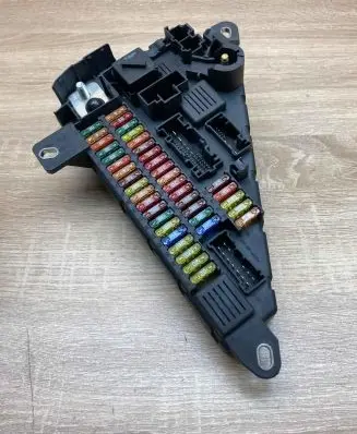 BMW 5 E60 E61 Fuse module 9138830 91388301