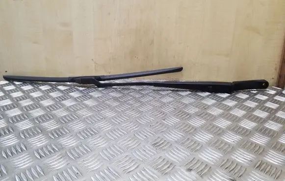 Opel Astra J Front wiper blade arm 13289888