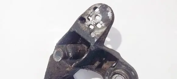 Audi A4 S4 B5 8D Engine mounting bracket 8d019931h