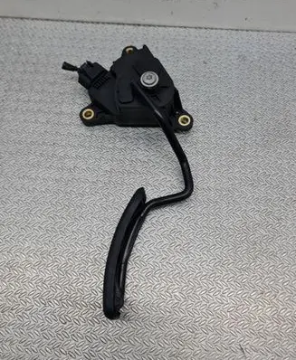 Renault Clio III Accelerator throttle pedal 8200297342 20261 1681B