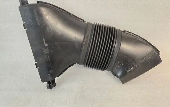 Maserati Levante Air intake duct part 670031925