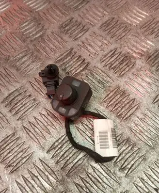 Wing mirror switch