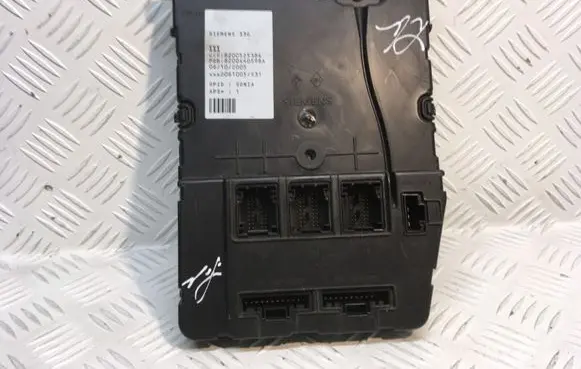 Renault Megane II Comfort/convenience module 8200525384