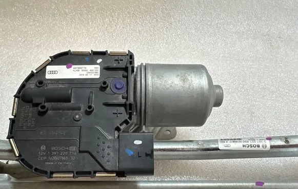 Front wiper linkage and motor