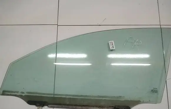 Toyota Avensis T250 Front door window glass four-door as2