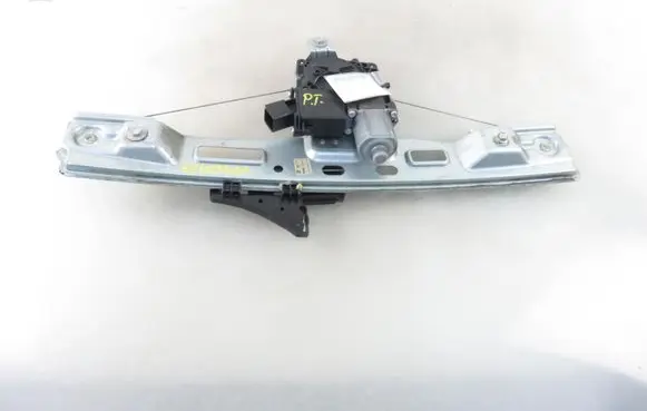 Opel Zafira C Rear door window regulator with motor 915352101