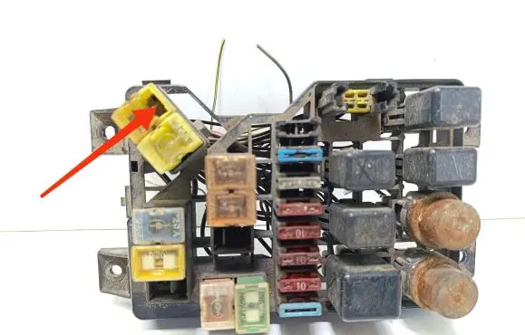 Mitsubishi Pajero Fuse module