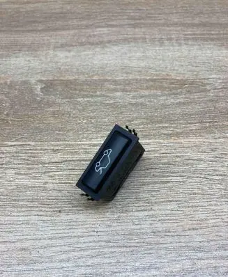 BMW 5 E39 Tailgate opening switch 8365579 03052500