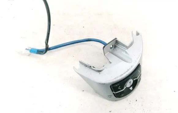 Toyota Yaris Steering wheel buttons/switches 