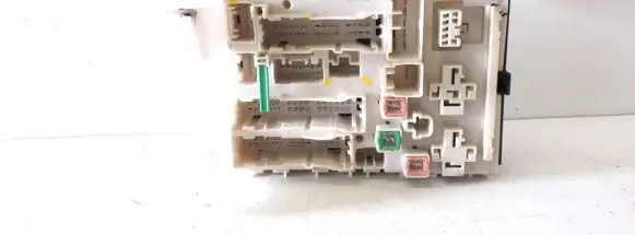 Toyota Avensis T270 Fuse module 82730-05150-B
