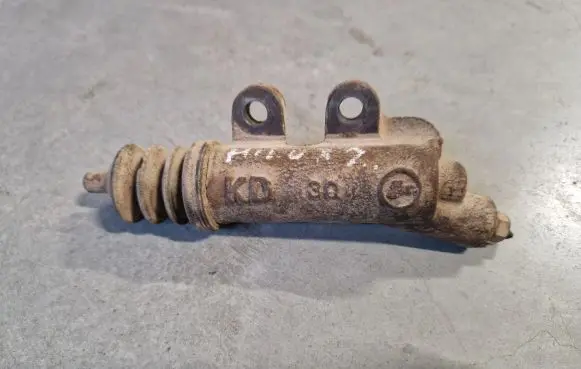 Clutch slave cylinder