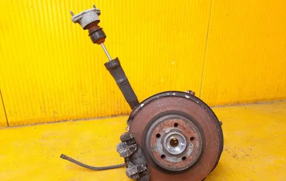 Rear wheel hub spindle/knuckle