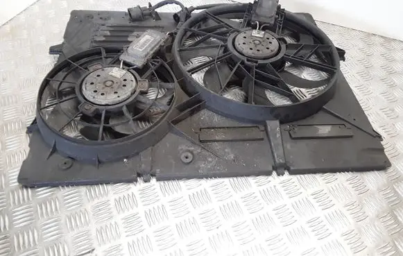 Volkswagen Touareg I Radiator cooling fan shroud