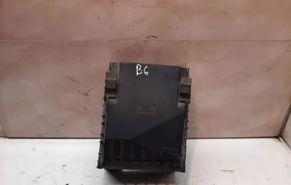 Volkswagen PASSAT B6 Fuse box cover 1K0937132