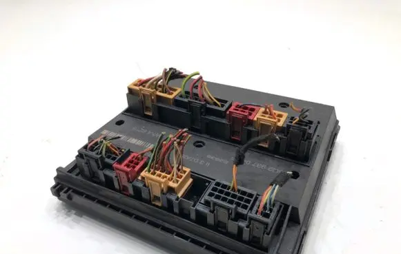 Skoda Fabia Mk1 (6Y) Central body control module 6Q2937049F
