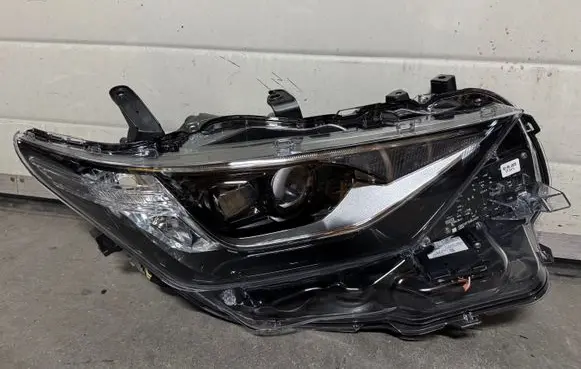 Toyota Auris E180 Headlight/headlamp 8113002K60 90078093