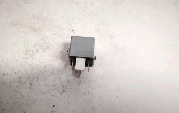 Mercedes-Benz A W169 Other relay a0025422619 v23134-j52-x361