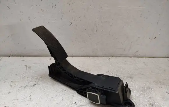 Mercedes-Benz GL X164 Accelerator throttle pedal A1643000004 220708 ZGS010
