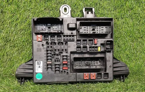 Opel Insignia A Power management control unit 13277321