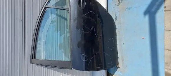 Nissan Primera Rear door