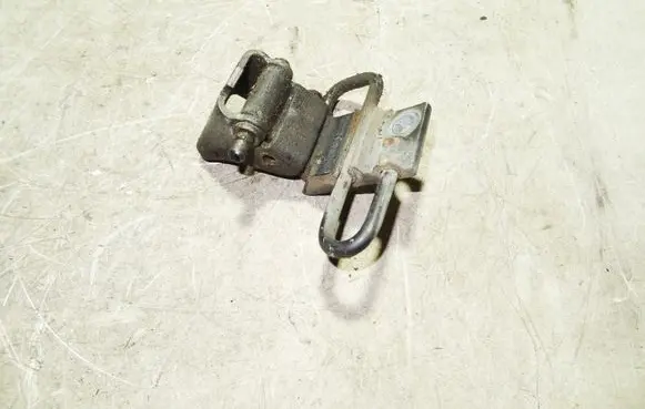 Audi A4 S4 B7 8E 8H Front door lower hinge 8E0831411E
