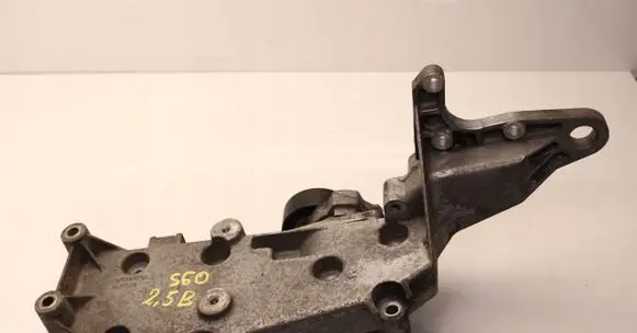 Volvo S60 Engine mounting bracket 9497106