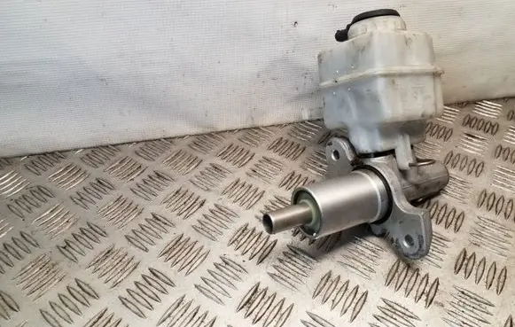 BMW 5 F10 F11 Master brake cylinder 32666324