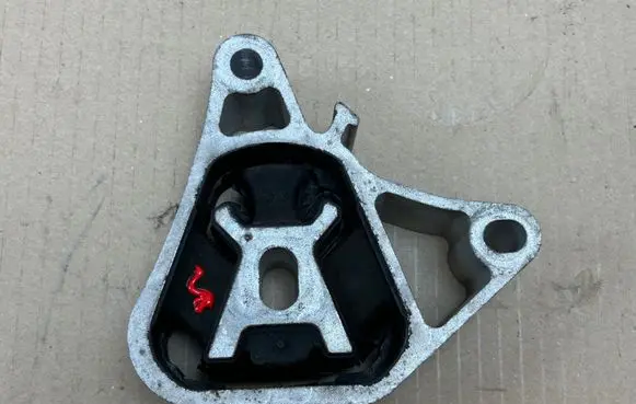Mercedes-Benz CLA C117 X117 W117 Engine mount bracket