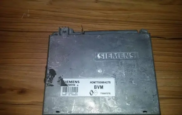 Renault Laguna I Engine control unit/module hom7700864275 s101725114q