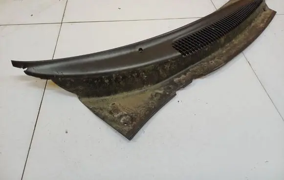 Dodge Stratus Wiper trim