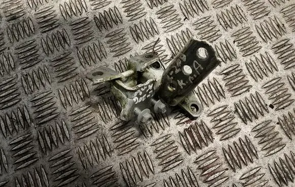 Mitsubishi L200 Front door hinge set 
