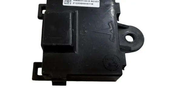 Tesla Model S Door control unit/module 106965100D 2122DD0000118
