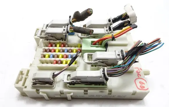 Ford Focus Fuse module BV6N14A073ET 522074F06 00031770