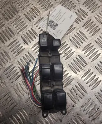 Toyota Corolla Verso E121 Electric window control switch 8404013080