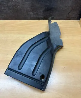 Audi A4 S4 B6 8E 8H Air intake duct part 8E0129618D