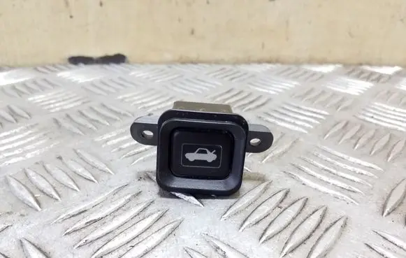 Tailgate opening switch