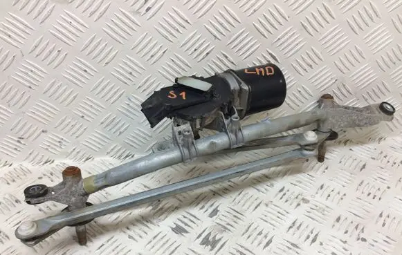 Nissan Qashqai Front wiper linkage and motor