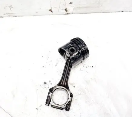 Volkswagen PASSAT B5 Piston with connecting rod