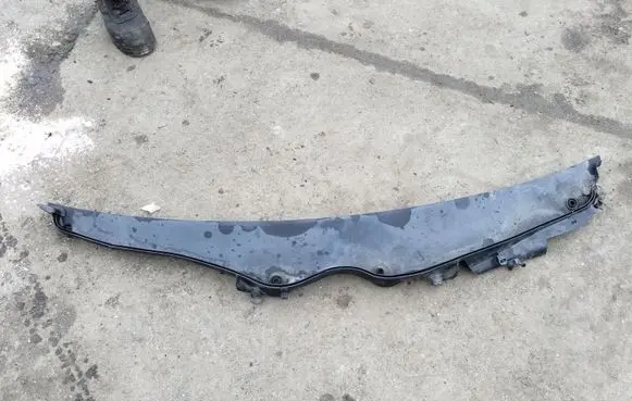 Mercedes-Benz C AMG W203 Wiper trim 2038300813