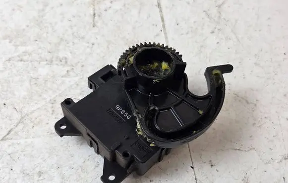 Honda CR-V Air flap motor/actuator MF1138003400 9R7071