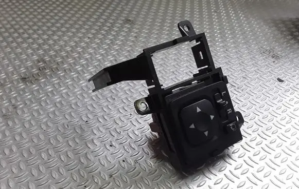 Mitsubishi Pajero Wing mirror switch